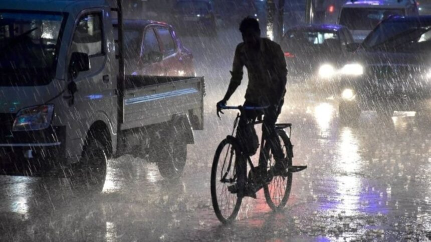 वेदर अलर्ट महाराष्ट्र: आजपासून 4 दिवस महाराष्ट्रातील 9 जिल्ह्यांमध्ये मुसळधार पाऊस, यलो अलर्ट जारी