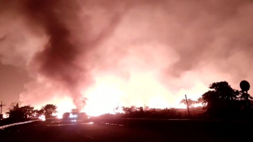 महाराष्ट्र : बल्लारपूर लाकूड डेपोला आग, २४ तास उलटूनही आटोक्यात आले नाही;  करोडोंचा माल जळून खाक झाला