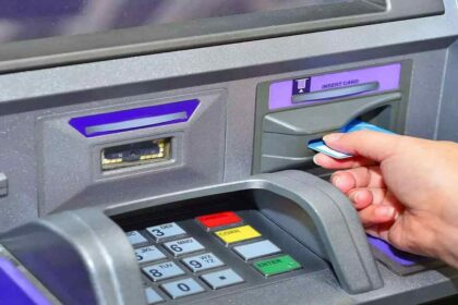 नागपुरात ATM मधून 5 पट जास्त रोकड निघाली, लोकांना 500 ऐवजी 2500 मिळाले, बातमी पसरताच लांबच लांब रांगा