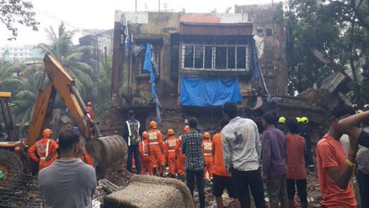 कुर्ला इमारत कोसळली: कुर्ल्यातील इमारत दुर्घटनेतील मृतांची संख्या 19 वर, 15 जखमी, मुख्यमंत्री उद्धव ठाकरे यांनी प्रत्येकी 5 लाख रुपयांची भरपाई जाहीर केली.