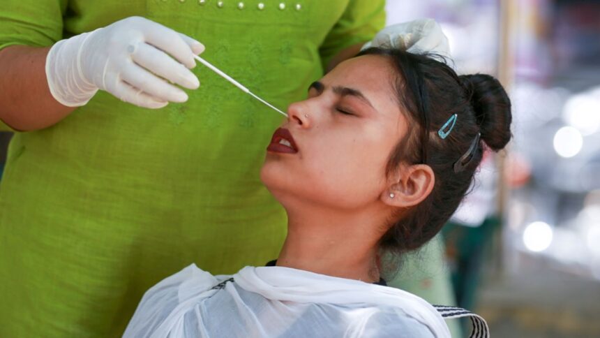 महाराष्ट्र कोरोना अपडेट: कोरोना संसर्गाचे 4,255 नवीन रुग्ण, सक्रिय प्रकरणांमध्ये मोठी उडी