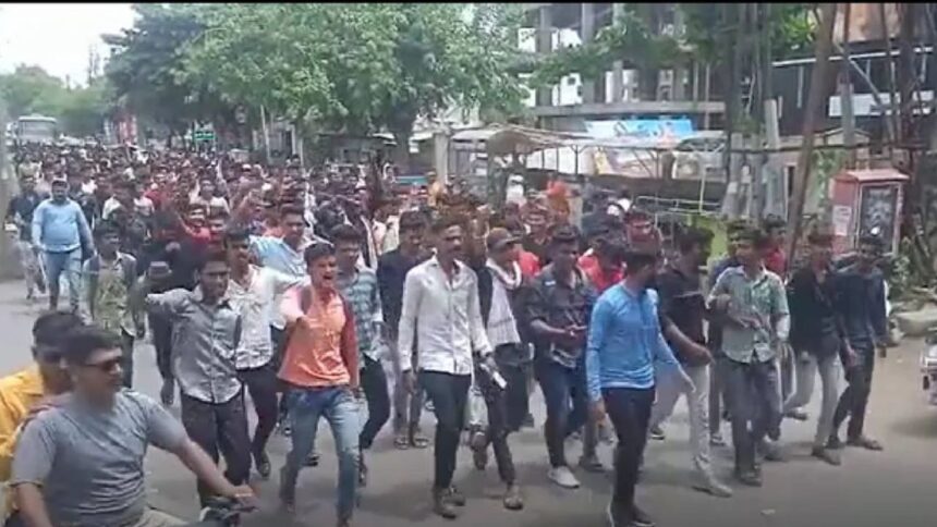 Agnipath Protest: अग्निपथ योजनेला विरोध करण्यासाठी महाराष्ट्रात तरुणाई रस्त्यावर उतरली, मुंबई, मालेगाव आणि बीड जिल्ह्यात निदर्शने झाली.