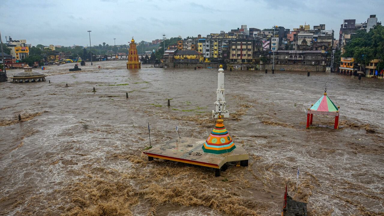 Rain Update: मुसळधार पावसाने सर्वत्र कहर केला, गुजरातमध्ये ६३ जणांचा मृत्यू, महाराष्ट्रात अनेक वाहून गेले, काही बेपत्ता, वाचा अपडेट