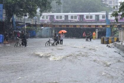 Mumbai Rain: मुंबईत मुसळधार पावसाचा रेड अलर्ट, हवामान खात्याचा इशारा, म्हणाले- पुढील 24 तास काळजी घ्या